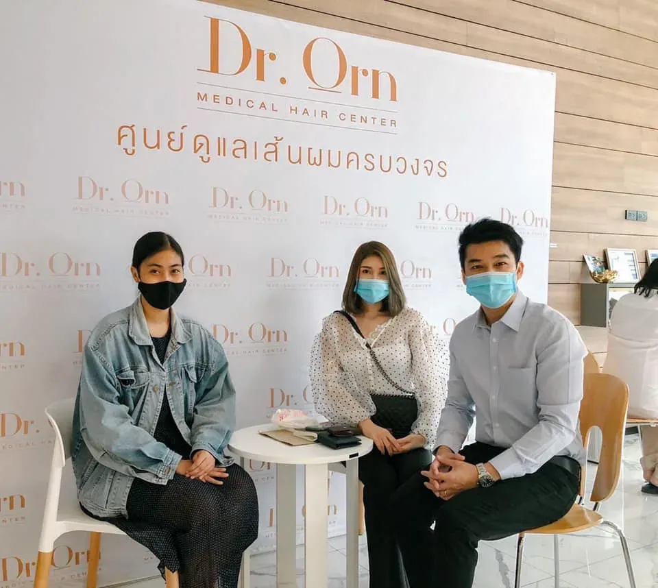 ทีมงาน Wellness G ถ่ายภาพร่วมกันในงานกิจกรรมนอกสถานที่