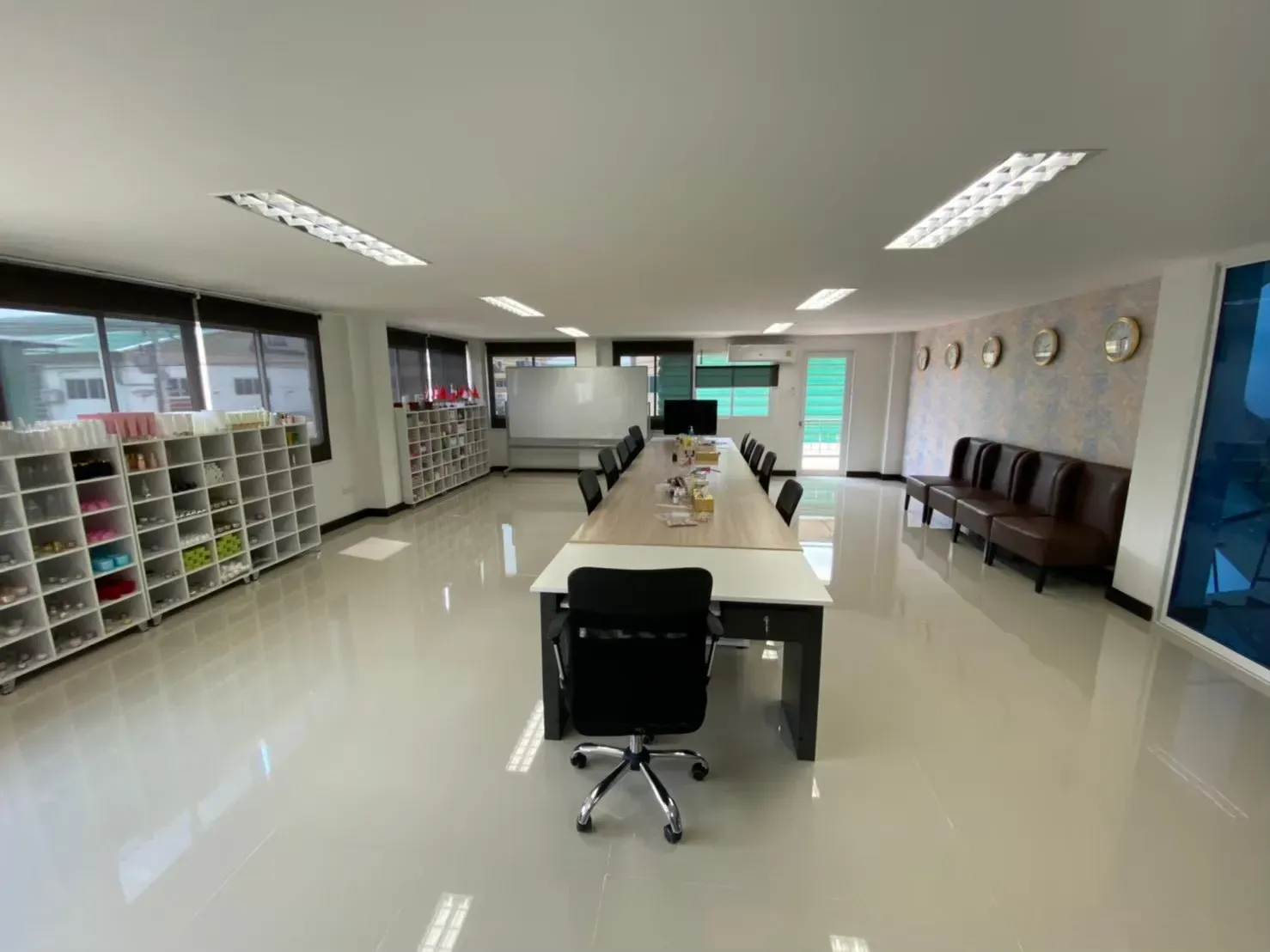 ห้องประชุมและตัวอย่างบรรจุภัณฑ์สำหรับลูกค้า OEM ของ Wellness G