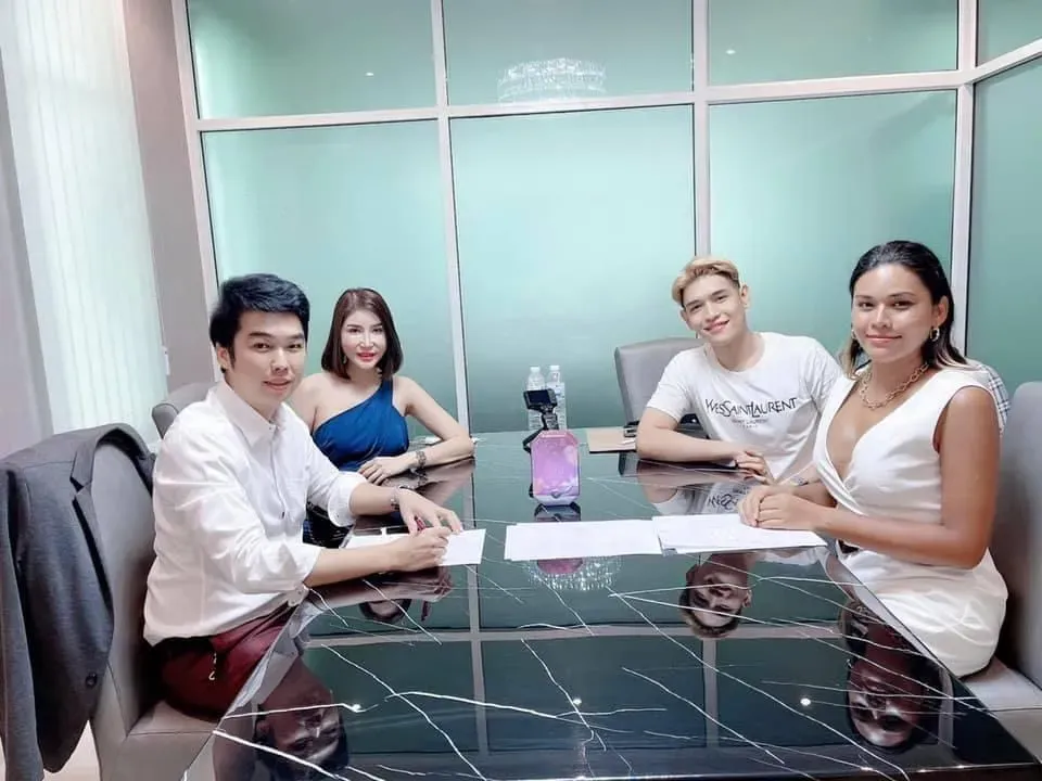 ทีมงาน Wellness G ประชุมกับลูกค้าที่สนใจรับผลิตอาหารเสริม OEM